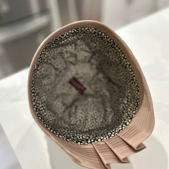 Bespoke Anna Chocola Ines Cloche - Picture 11 of 14